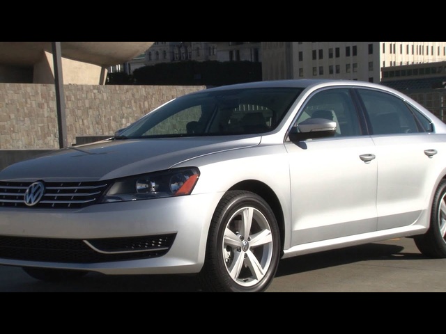 2013 Volkswagen Passat TDI SE - Drive Time Review with Steve Hammes | TestDriveNow