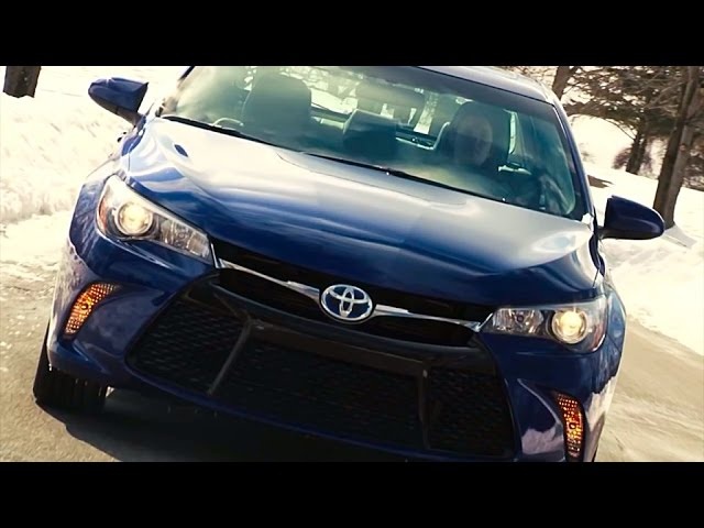 2015 Toyota Camry Hybrid SE - TestDriveNow.com Review by Auto Critic Steve Hammes | TestDriveNow