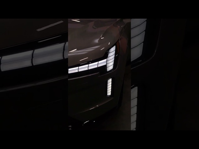Headlights on the 2024 <em>Volvo</em> EX90
